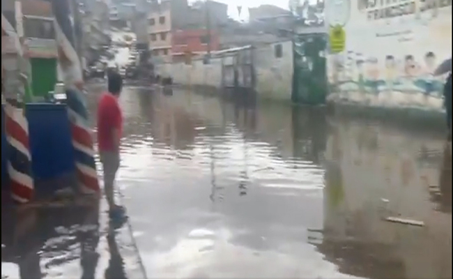 una-quebrada-se-desbordo-por-lluvias-y-afecto-cuatro-viviendas-en-quito-ecuador221.com_.ec_ Una quebrada se desbordó por lluvias y afectó cuatro viviendas en Quito