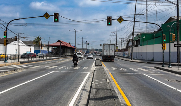 vandalismo-en-semaforos-de-guayaquil-durante-apagones.ecuador221.com_.ec_ Vandalismo en semáforos de Guayaquil durante apagones