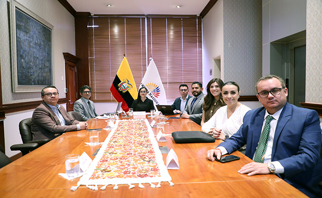 viviana-veloz-se-reunio-con-coordinadores-de-bancadas-legislativas-ecuador221.com_.ec_ Viviana Veloz se reunió con coordinadores de bancadas legislativas