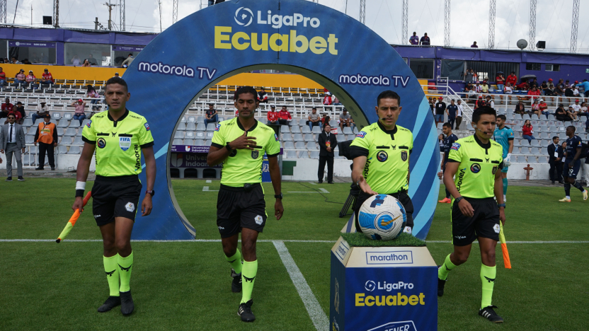 arbitros-ecuatorianos-amenazan-con-paralizar-ligapro-por-impagos.ecuador221.com_.ec_ Árbitros ecuatorianos amenazan con paralizar LigaPro por falta de pagos