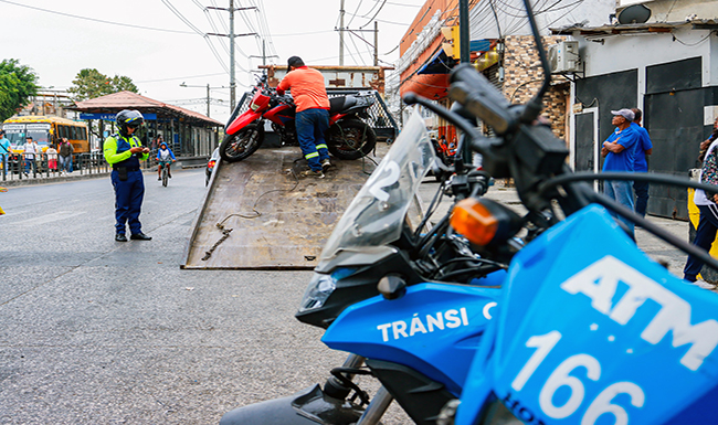 En operativo retienen 71 vehículos no matriculados y sin placas