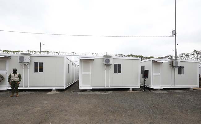 Gobierno entrega campamentos móviles a militares en centros carcelarios