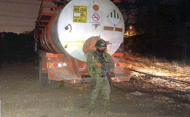 Militares decomisan combustible robado en La Libertad y Esmeraldas