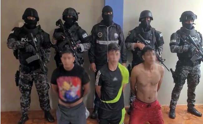 Policía captura a tres delincuentes con 11 fusiles en su poder