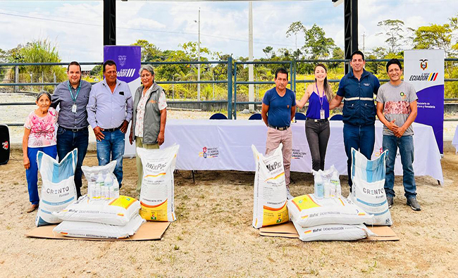 Productores de Pastaza reciben insumos para cuidar cultivos de cacao