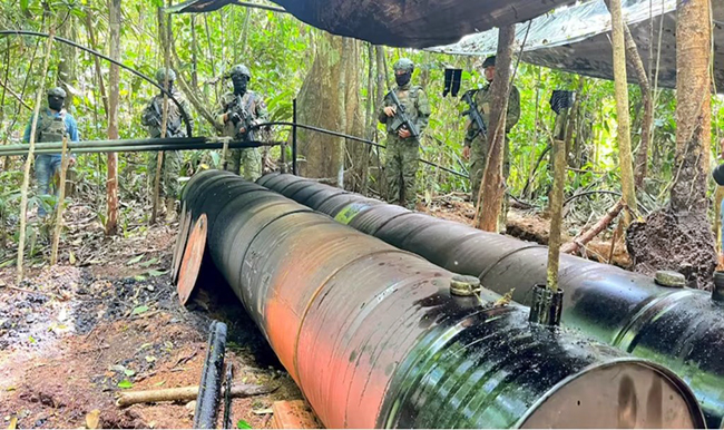 Sucumbíos: Militares descubren refinería artesanal que producía gasolina blanca