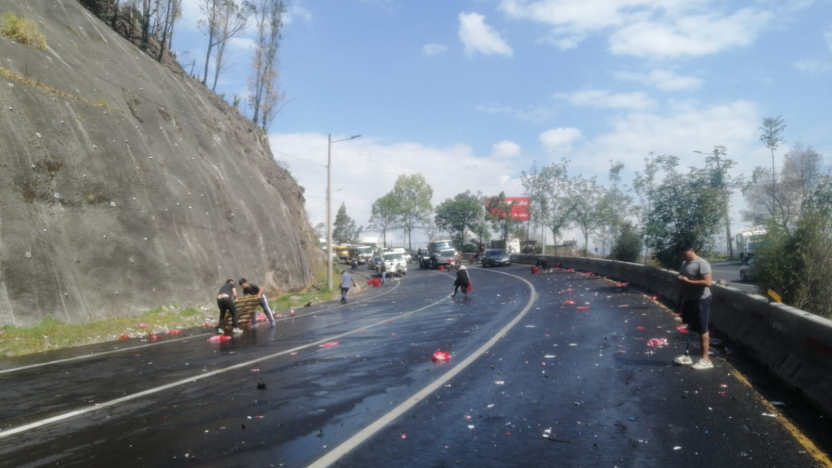 accidente-de-camion-causa-cierre-temporal-en-avenida-simon-bolivar.ecuador221.com_.ec_ Accidente de camión causa cierre temporal en avenida Simón Bolívar