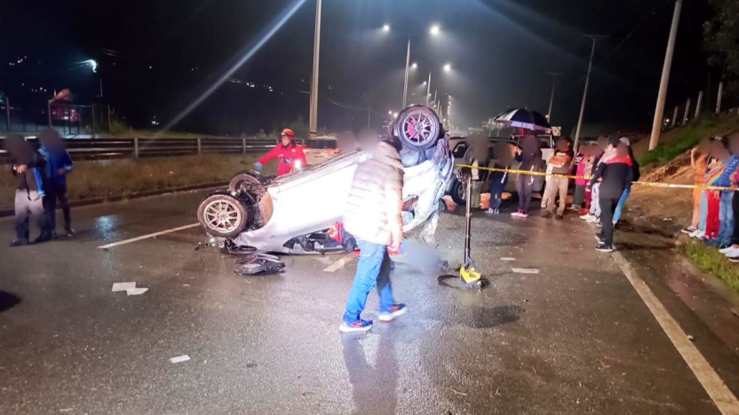 ecuador 221 accidente-en-la-via-cuenca-azogues-deja-un-muerto.ecuador221.com_.ec_ Accidente en la vía Cuenca-Azogues deja un muerto