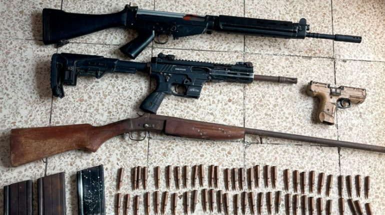 Hallan arsenal de Los Lobos con fusil del Ejército