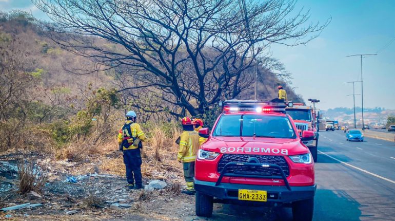 Incendio en Cerro Azul controlado al 90%, según autoridades