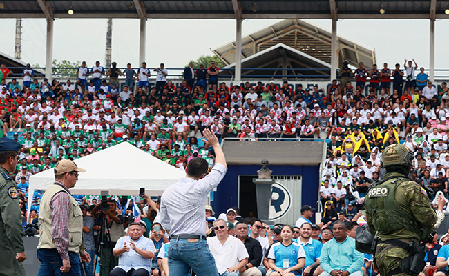 presidente-noboa-inauguro-los-juegos-nacionales-barriales-ecuador221.com_.ec_ Presidente Noboa inauguró los juegos nacionales barriales