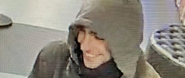 Un coqueteo, municiones escritas y una botella ofrecen pistas sobre el atacante del CEO de UnitedHealthcare