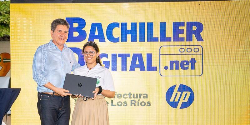 DIGITAL-ECUADOR21.COM_.EC_ Prefectura facilita inscripción para entrega de computadoras portátiles