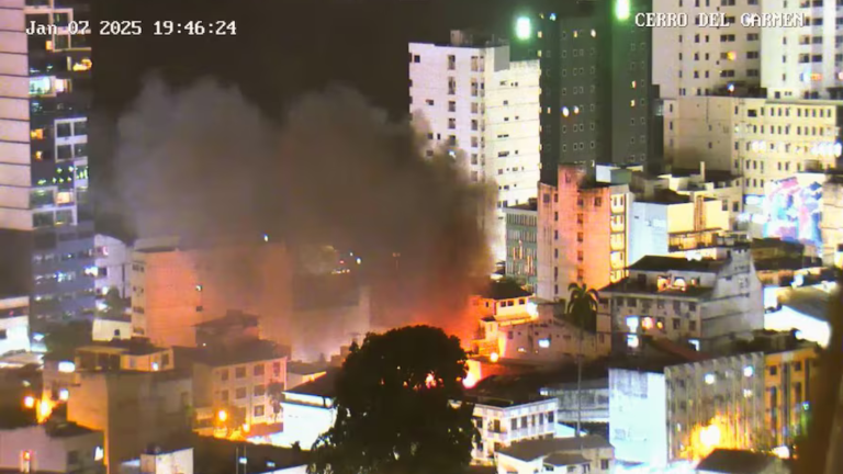 bomberos-controlan-incendio-en-discoteca-de-guayaquil.ecuador221.com_.ec_ Bomberos controlan incendio en discoteca de Guayaquil