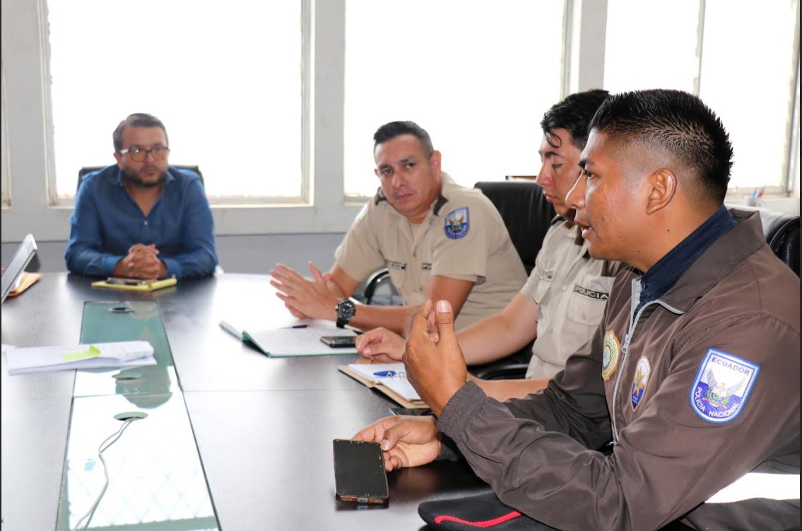 cne-manabi-capacitara-a-policias-y-militares-para-las-elecciones-2025-ecuador221.com_.ec_ CNE Manabí capacitará a policías y militares para las Elecciones 2025
