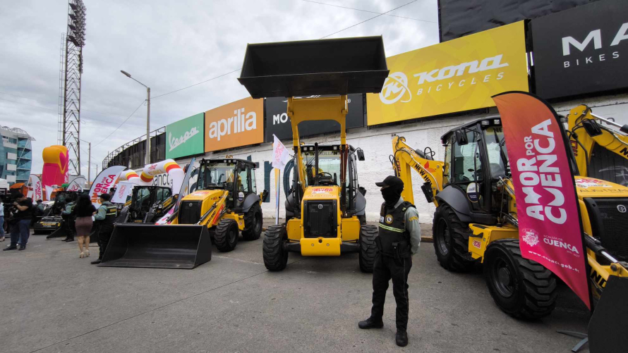 cuenca-renueva-flota-vehicular-con-24-nuevas-unidades.ecuador221.com_.ec_ Cuenca renueva flota vehicular con 24 nuevas unidades