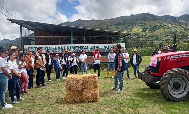 Jóvenes azuayos se capacitan en tecnologías y prácticas modernas aplicadas al agro