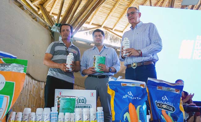 MAG entrega bienes e insumos a productores de Santa Elena