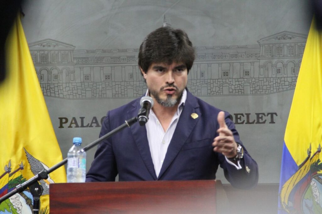 ministro-de-gobierno-critica-vacaciones-de-verduga.ecuador221.com_.ec_ Ministro de Gobierno critica vacaciones de Verduga
