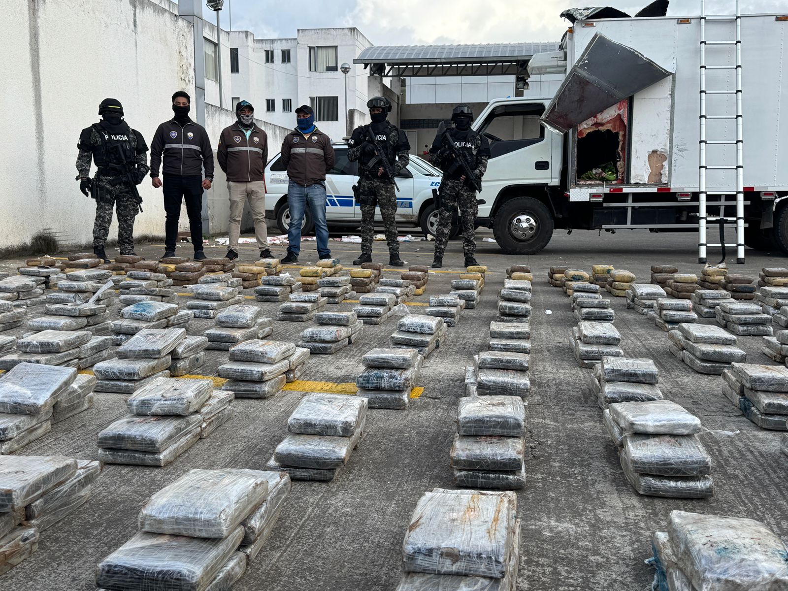 policia-evita-la-distribucion-de-1.720.000-dosis-de-marihuana.ecuador221.com_.ec_ Policía evita la distribución de 1.720.000 dosis de marihuana