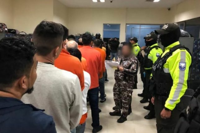 SNAI traslada 218 reos de Quito a Latacunga bajo estricta vigilancia