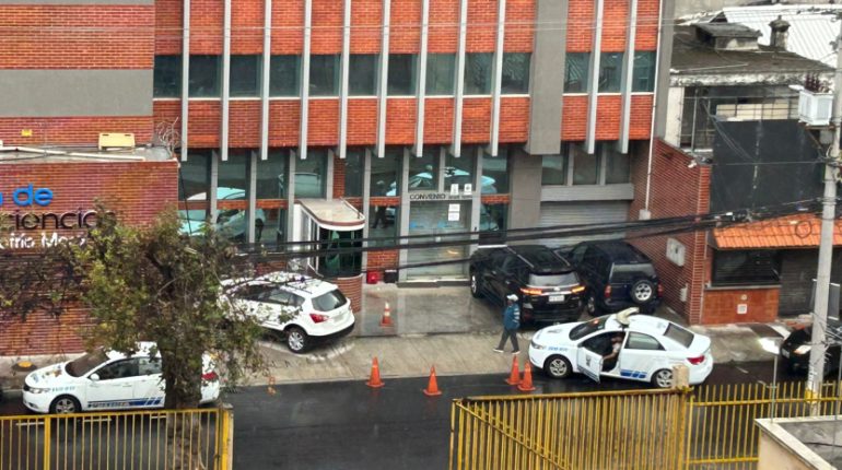 Tensión en Quito: Ataque armado en clínica deja un herido