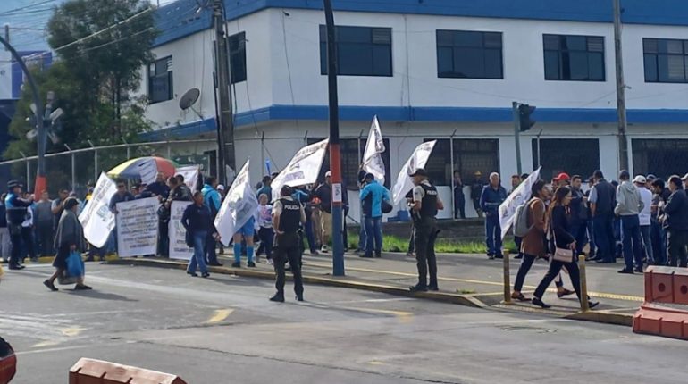 Trabajadores del Trolebús exigen mejoras salariales y laborales