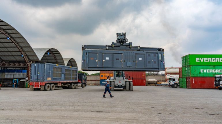 Tres embarques eléctricos llegan; retrasos complican cronograma