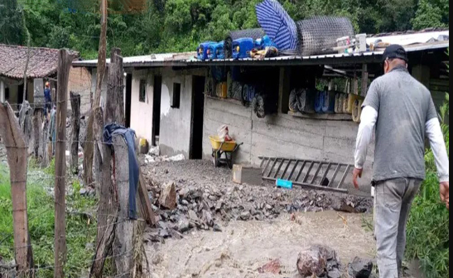 Declaran en emergencia a Loja por lluvias y damnificados