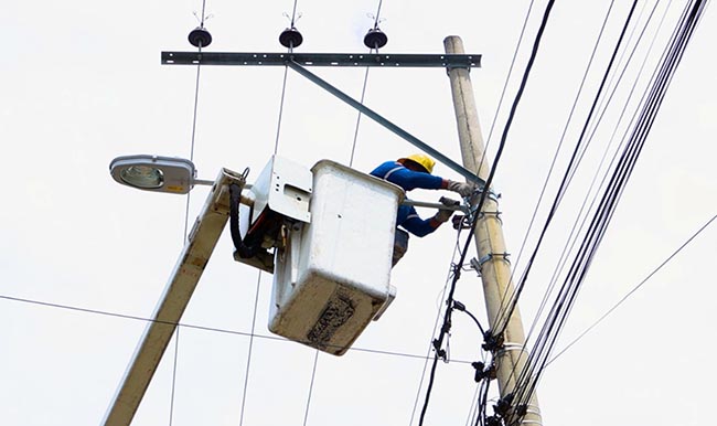 El Gobierno ilumina la vía Nueva Perimetral con luces LED