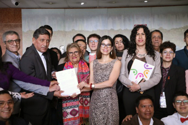 Esther Cuesta presentó proyecto de Ley para dar respuesta al VIH