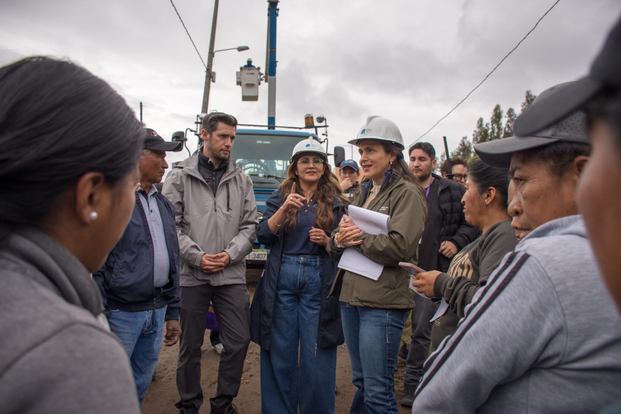 gobierno-refuerza-sistema-electrico-en-oton-cayambe.ecuador221.com_.ec_ Gobierno refuerza sistema eléctrico en Otón, Cayambe