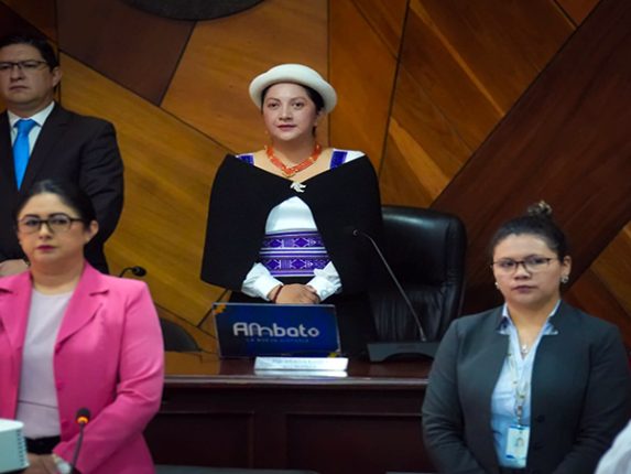 La remoción de la alcaldesa Diana Caiza quedó en suspenso