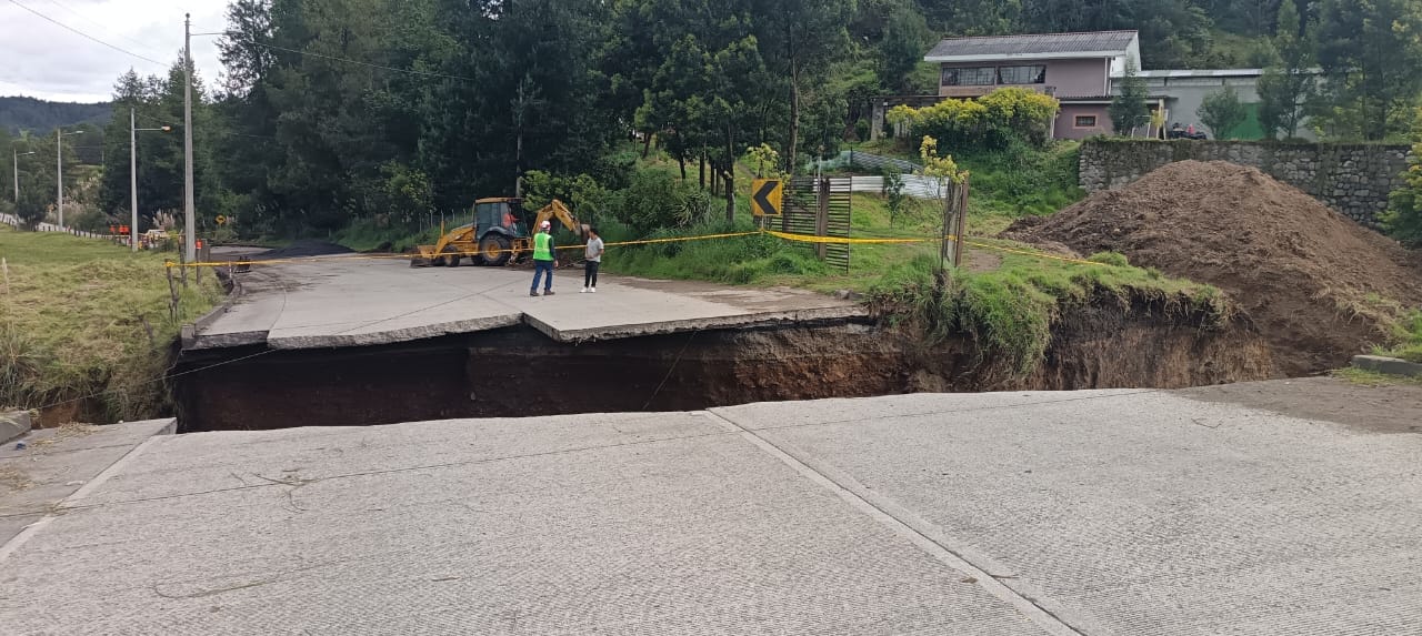 ministro-luque-dijo-que-se-habilitara-la-cuenca-giron-antes-de-carnaval-ecuador221.com_.ec_ Ministro Luque dijo que se habilitará la Cuenca-Girón antes de Carnaval