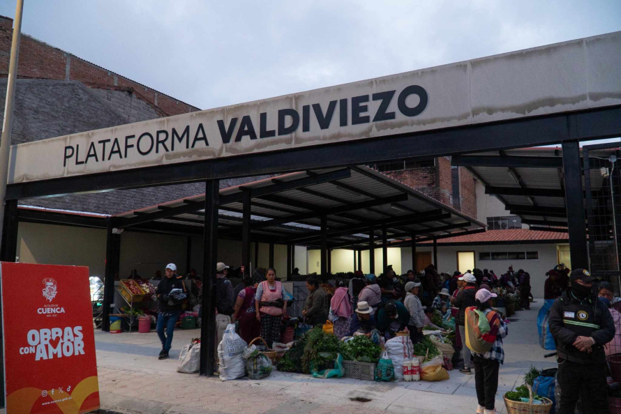 plataformas-valdiviezo-reubican-comerciantes-y-ordenan-el-centro.ecuador221.com_.ec_ Plataformas Valdiviezo reubican comerciantes y ordenan el centro