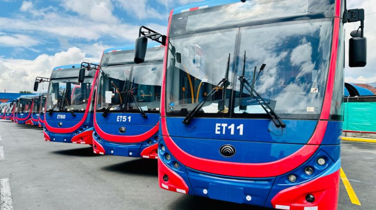 Quito moderniza su transporte con trolebuses eléctricos de última generación