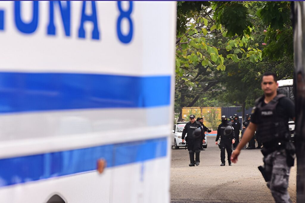 tres-reclusos-asesinados-y-hallan-granada-en-penitenciaria.ecuador221.com_.ec_ Tres reclusos asesinados y hallan granada en penitenciaría