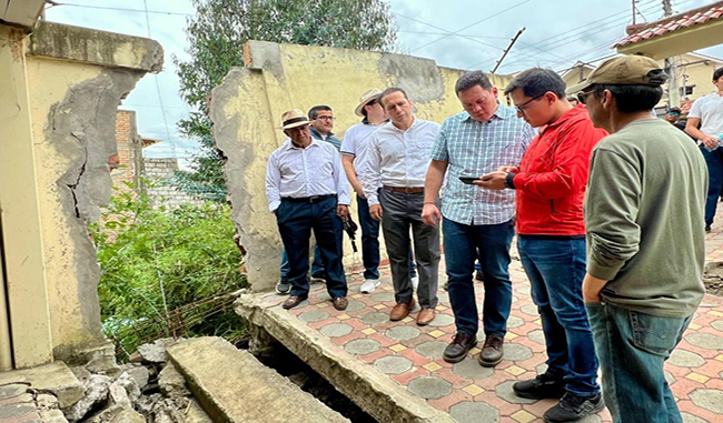 alcalde-inspecciono-predios-afectados-por-deslizamiento-en-challuabamba-ecuador221.com_.ec_ Alcalde inspeccionó predios afectados por deslizamiento en Challuabamba