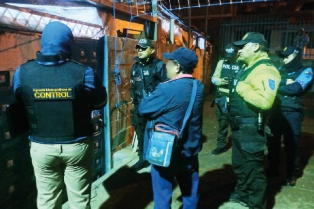AMC desmantela gallera clandestina y clausura tres discotecas en Quito