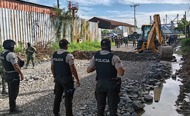 bloque-de-seguridad-destruye-casas-utilizadas-para-el-secuestro-en-duran-ecuador221.com_.ec_ Bloque de Seguridad destruye casas utilizadas para el secuestro en Durán