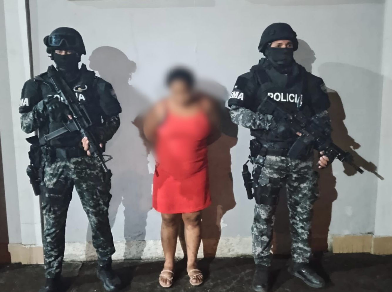 capturan-a-mujer-con-explosivos-durante-operativo-en-el-oro.ecuador221.com_.ec_ Capturan a mujer con explosivos durante operativo en El Oro