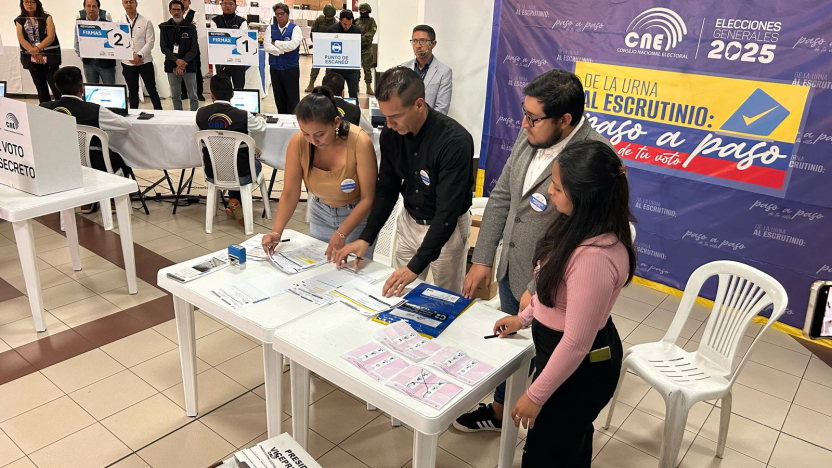 ecuador 221 cne-establece-sanciones-para-quienes-fotografien-papeleta-electoral.ecuador221.com_.ec_ TCE pide a la CC se pronuncie sobre prohibición de celulares en elecciones
