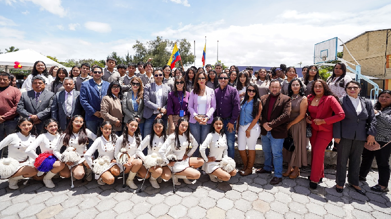 docentes-de-quito-reciben-equipos-para-cerrar-brecha-digital.ecuador221.com_.ec_ Docentes de Quito reciben equipos para cerrar brecha digital