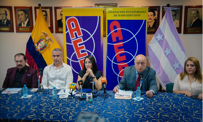 Luisa González invitó a las mujeres a sumarse al cambio