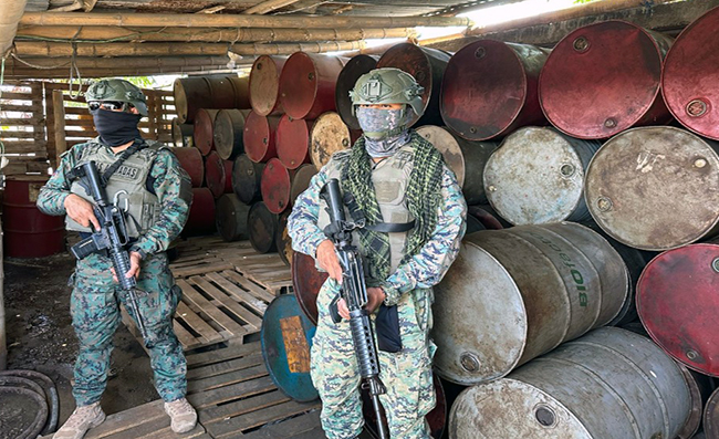 militares-decomisan-67-tanques-de-combustibles-en-el-palmar-ecuador221.com_.ec_ Militares decomisan 67 tanques con combustibles en El Palmar