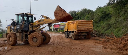 mtop-refuerza-mantenimiento-vial-en-loja-tras-intensas-lluvias.ecuador221.com_.ec_ MTOP refuerza mantenimiento vial en Loja tras intensas lluvias