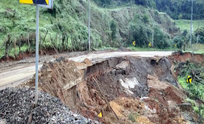 mtop-restringe-circulacion-de-vehiculos-en-via-balsas-loja-ecuador221.com_.ec_ MTOP restringe circulación de vehículos en vía Balsas-Loja