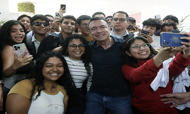 noboa-y-jovenes-analizaron-logros-y-desafios-de-la-educacion-superior-ecuador221.com_.ec_ Noboa y jóvenes analizaron logros y desafíos de la educación superior