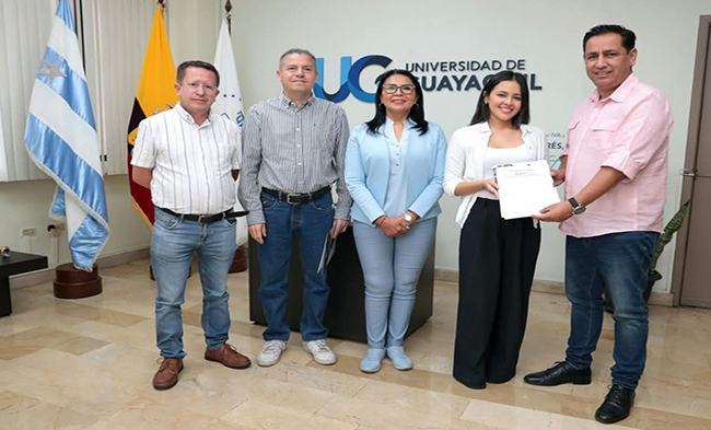 Por compartir historias, dos estudiantes universitarias ganaron concurso