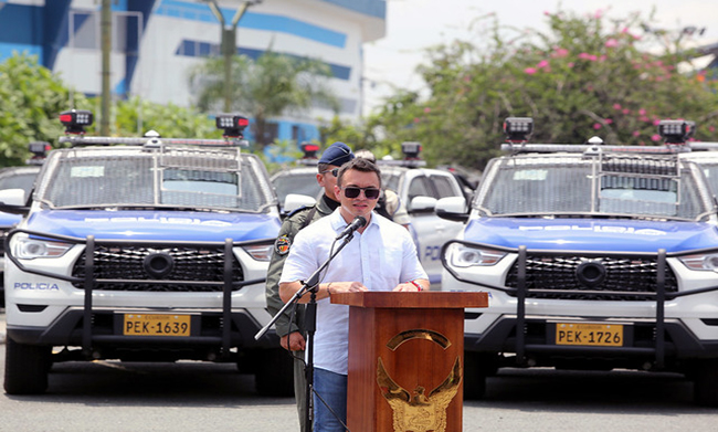 presidente-noboa-entrego-124-patrulleros-a-la-policia-nacional-ecuador221.com_.ec_ Presidente Noboa entregó 124 patrulleros a la Policía Nacional